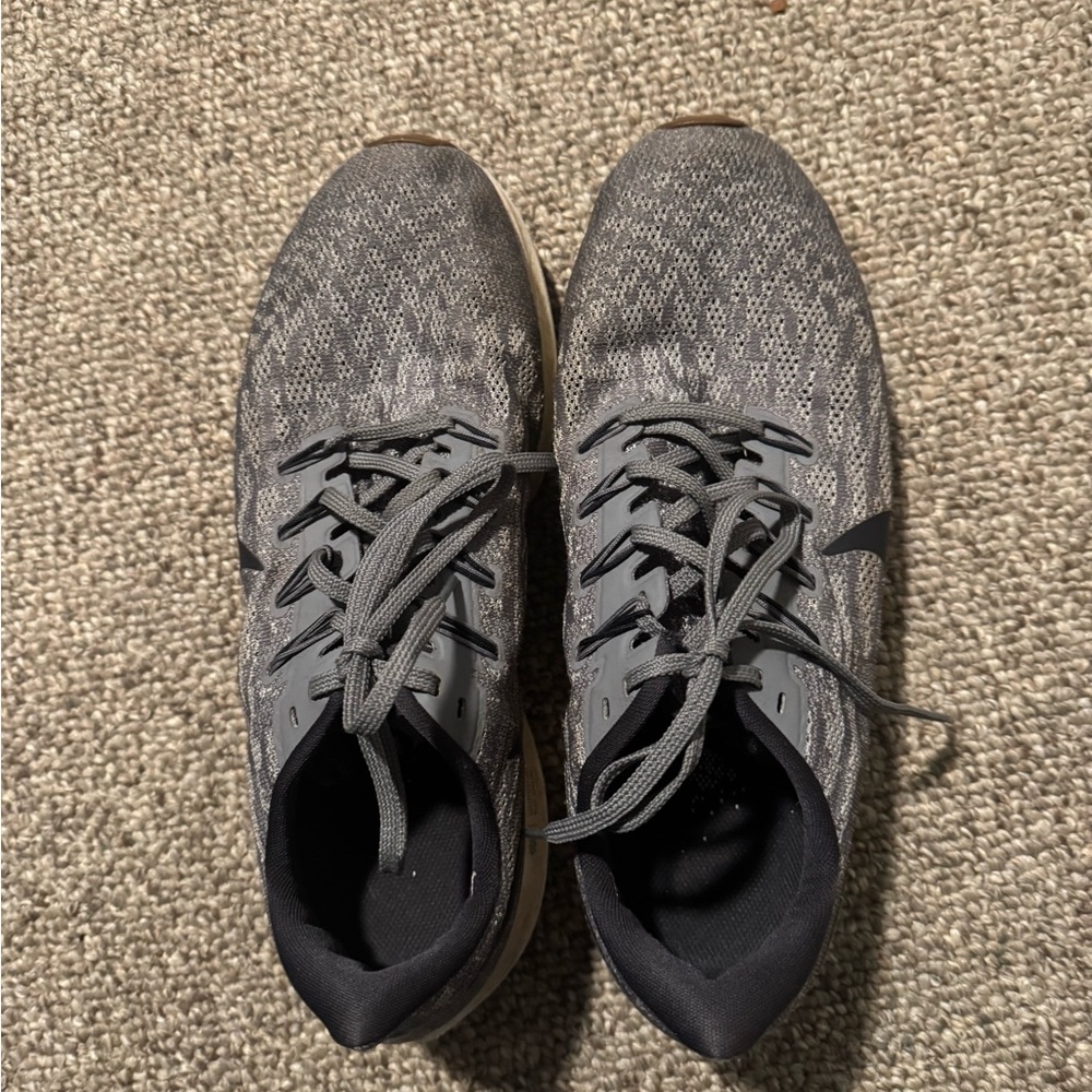 Nike Men's Gray Running Shoes